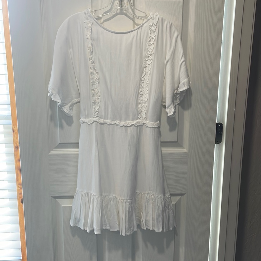 Lulu’s White dress
